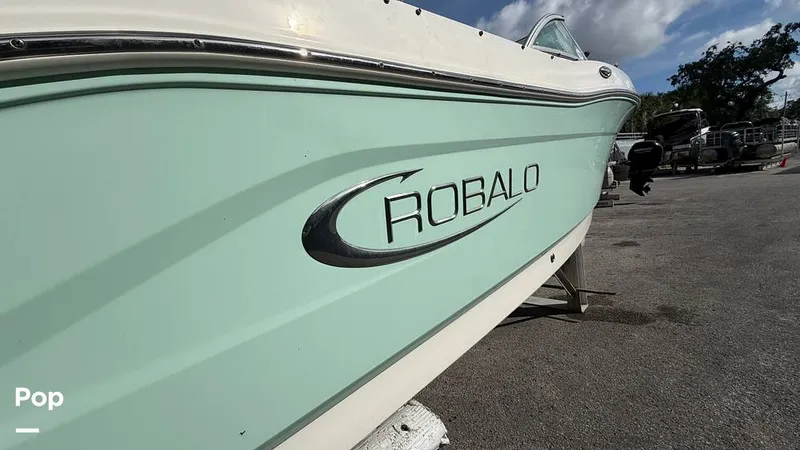 Slide: The Image of Robalo R207 Dual Console 2019 - 16455045