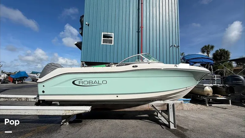 Slide: The Image of Robalo R207 Dual Console 2019 - 16455011