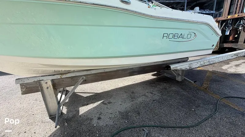Slide: The Image of Robalo R207 Dual Console 2019 - 16455056