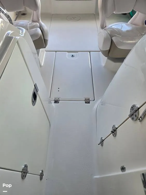 Slide: The Image of Robalo R207 Dual Console 2019 - 16455062
