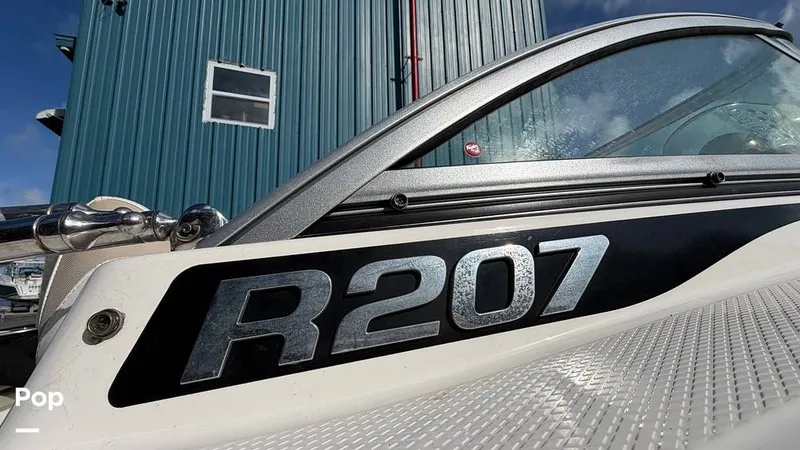 Slide: The Image of Robalo R207 Dual Console 2019 - 16455012