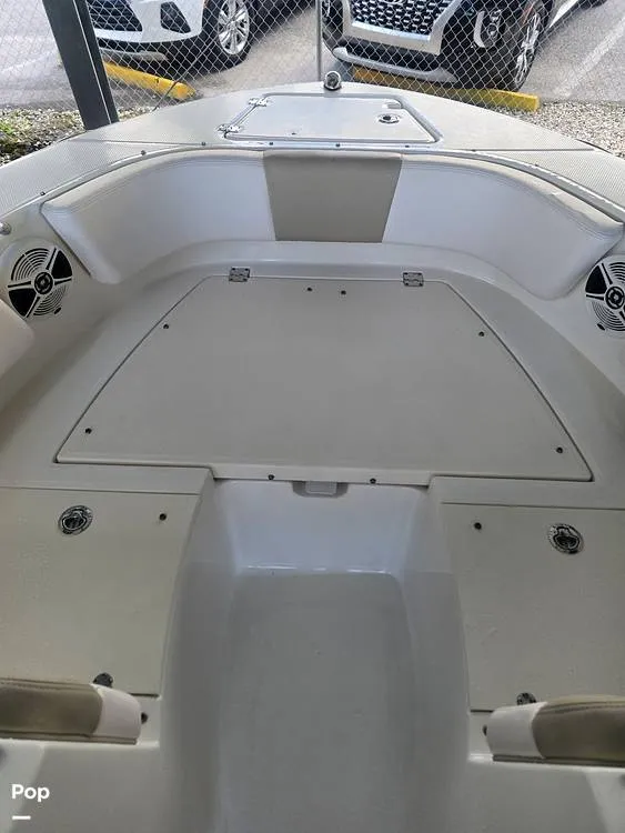 Slide: The Image of Robalo R207 Dual Console 2019 - 16455101
