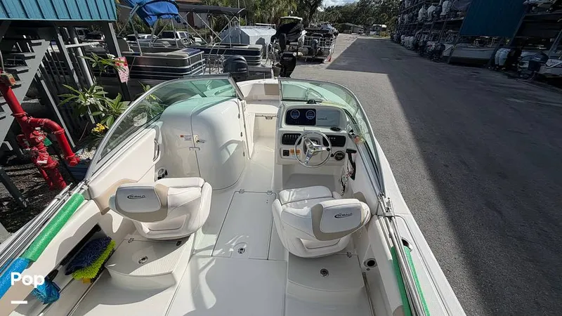 Slide: The Image of Robalo R207 Dual Console 2019 - 16455014