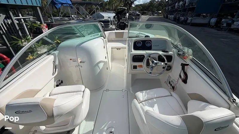 Slide: The Image of Robalo R207 Dual Console 2019 - 16455015