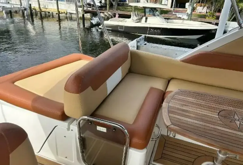 Slide: The Image of Sea Ray 370 Venture 2014 - 11