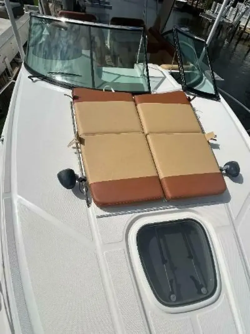 Slide: The Image of Sea Ray 370 Venture 2014 - 13