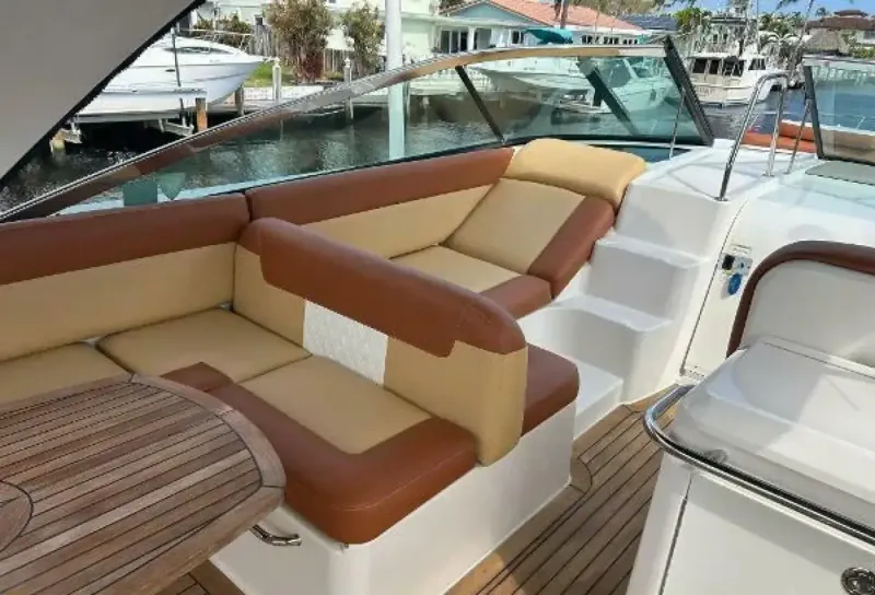 Slide: The Image of Sea Ray 370 Venture 2014 - 14