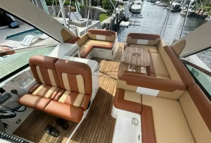 Slide: The Image of Sea Ray 370 Venture 2014 - 15