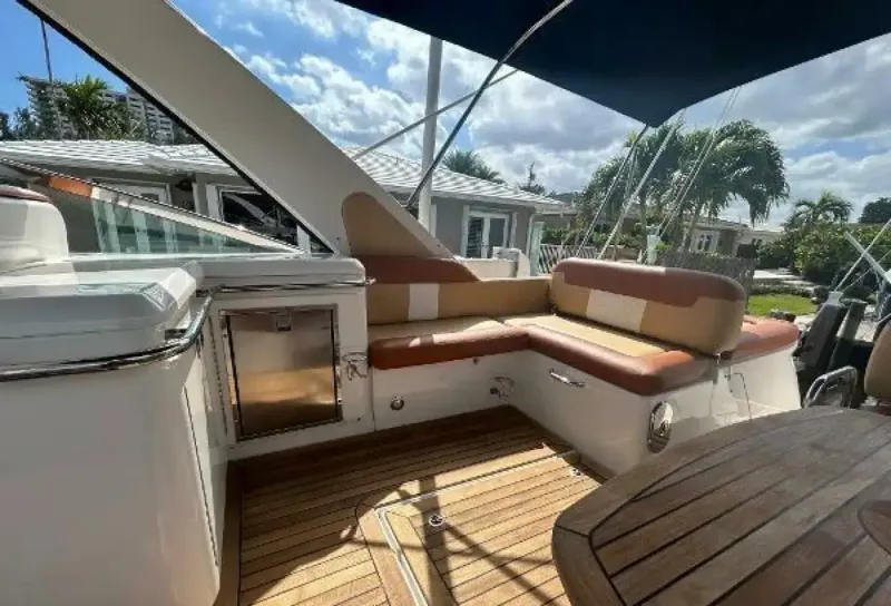 Slide: The Image of Sea Ray 370 Venture 2014 - 16