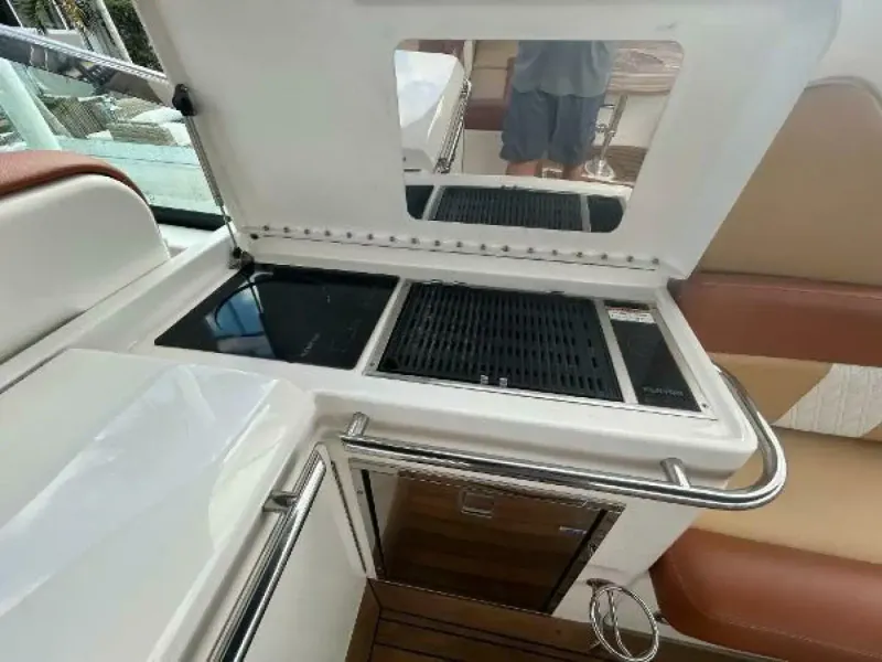 Slide: The Image of Sea Ray 370 Venture 2014 - 17