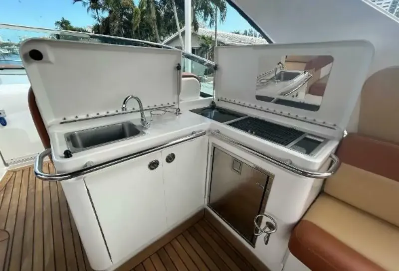 Slide: The Image of Sea Ray 370 Venture 2014 - 18