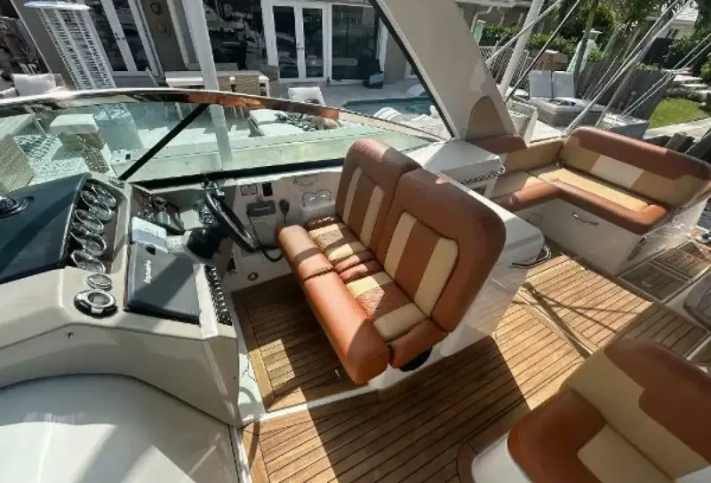 Slide: The Image of Sea Ray 370 Venture 2014 - 20