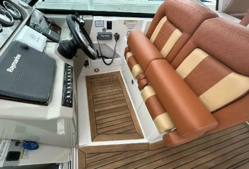 Slide: The Image of Sea Ray 370 Venture 2014 - 23