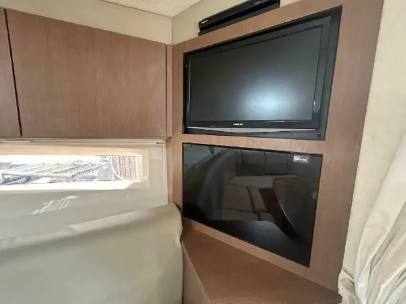 Slide: The Image of Sea Ray 370 Venture 2014 - 28