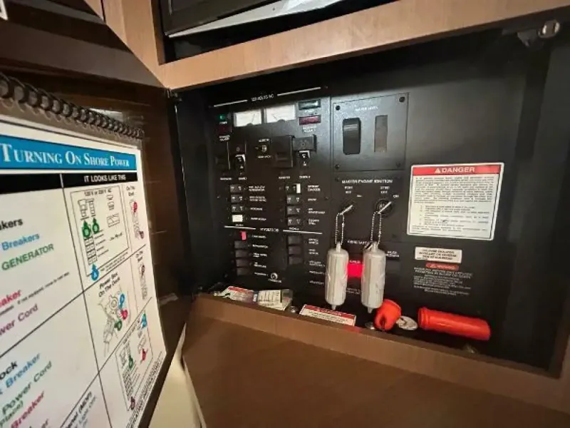 Slide: The Image of Sea Ray 370 Venture 2014 - 34