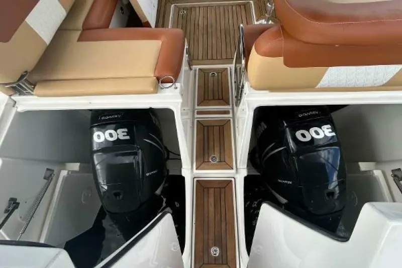 Slide: The Image of Sea Ray 370 Venture 2014 - 39