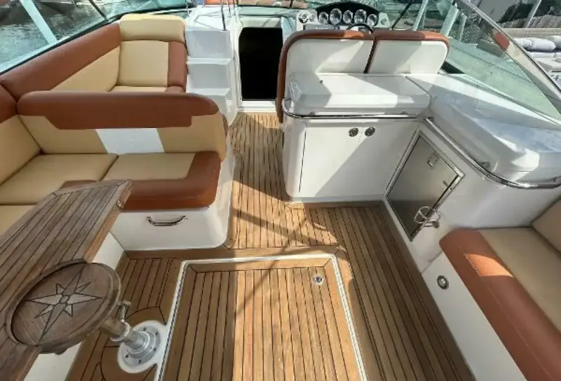 Slide: The Image of Sea Ray 370 Venture 2014 - 6