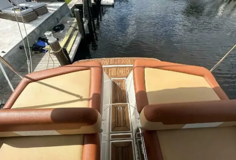 Slide: The Image of Sea Ray 370 Venture 2014 - 8