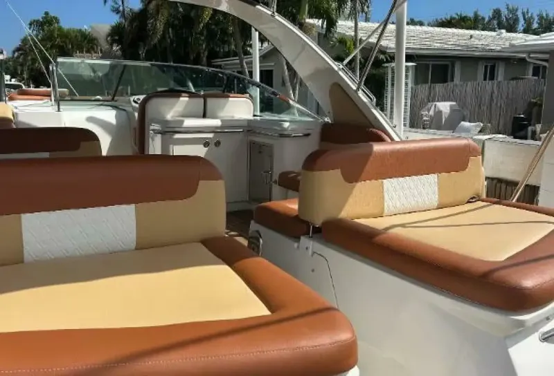 Slide: The Image of Sea Ray 370 Venture 2014 - 9
