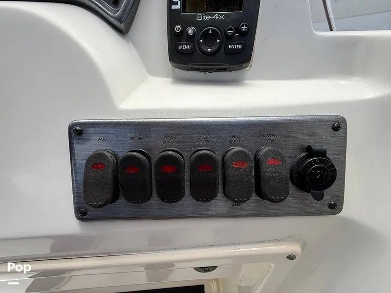 Slide: The Image of NauticStar 203SC Sport Deck 2014 - 16635784