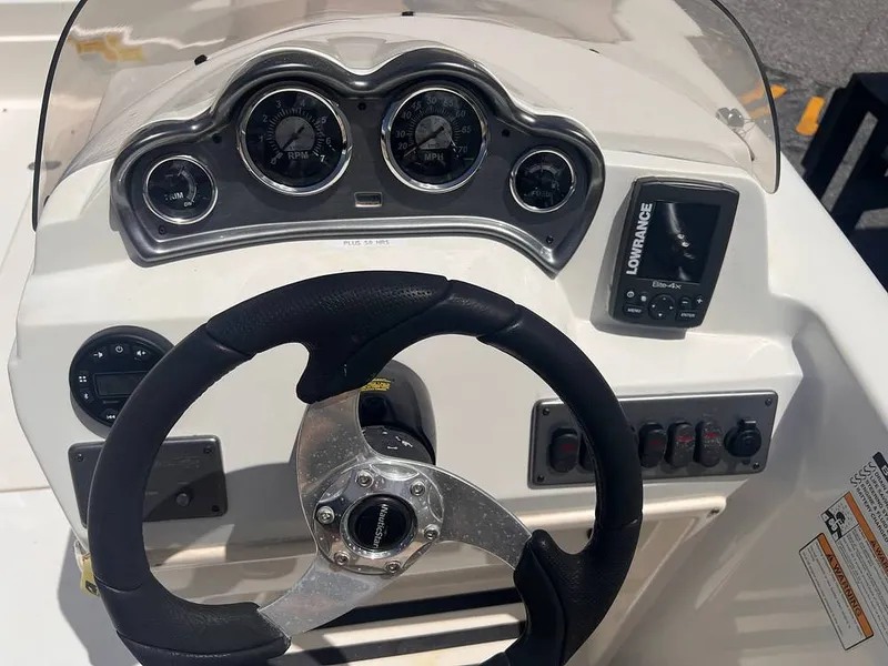 Slide: The Image of NauticStar 203SC Sport 2014 - 16457282