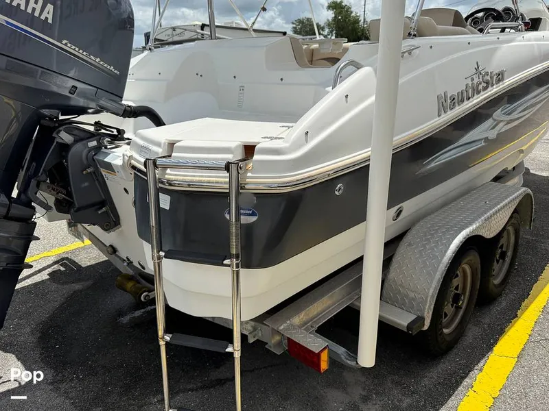 Slide: The Image of NauticStar 203SC Sport Deck 2014 - 16635877