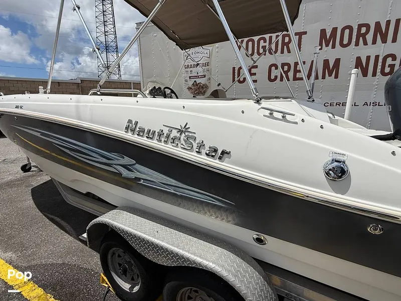 Slide: The Image of NauticStar 203SC Sport Deck 2014 - 16635886