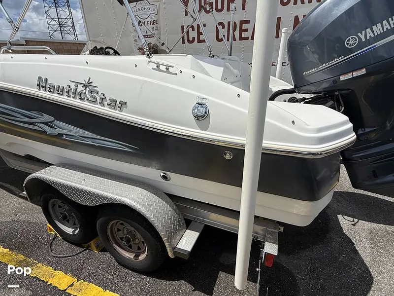 Slide: The Image of NauticStar 203SC Sport Deck 2014 - 16635885