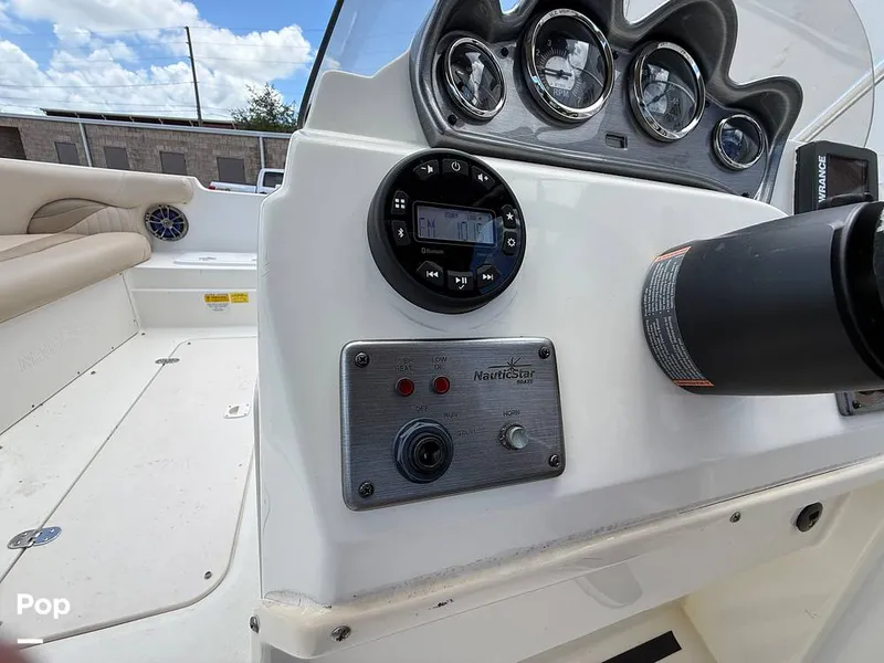 Slide: The Image of NauticStar 203SC Sport Deck 2014 - 16635787