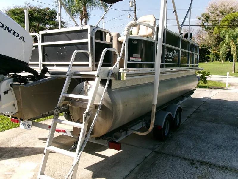 Slide: The Image of South Bay 520CR Tritoon Salt Water Series 2016 - 16500260
