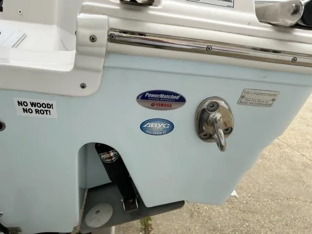 Slide: The Image of Sea Fox 328 Commander 2019 - 6