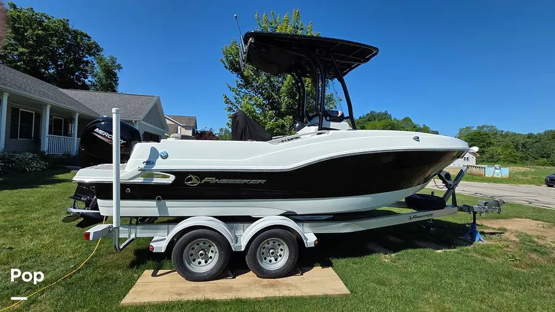 Slide: The Image of Crownline Boats Finseeker 200CC 2021 - 16507019