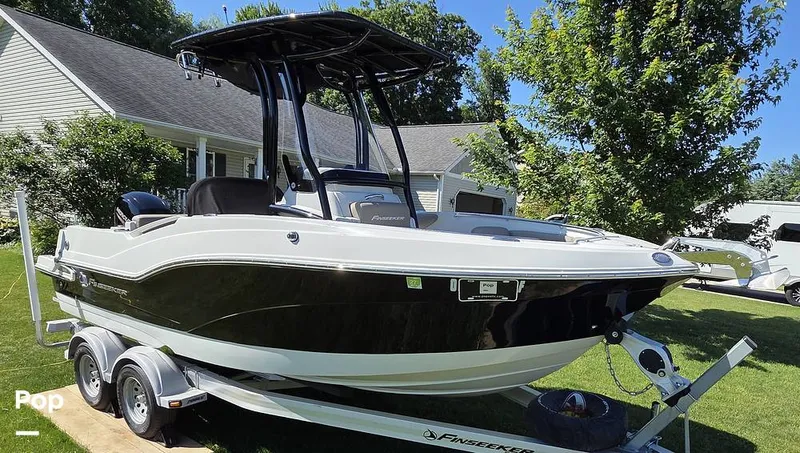 Slide: The Image of Crownline Boats Finseeker 200CC 2021 - 16506973