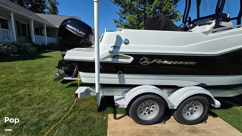 Slide: The Image of Crownline Boats Finseeker 200CC 2021 - 16507020
