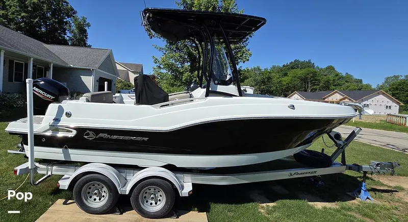 Slide: The Image of Crownline Boats Finseeker 200CC 2021 - 16506970