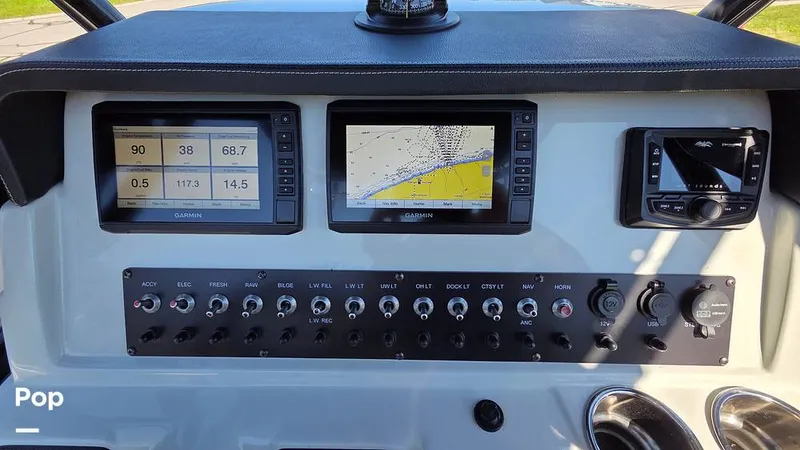 Slide: The Image of Crownline Boats Finseeker 200CC 2021 - 16507088