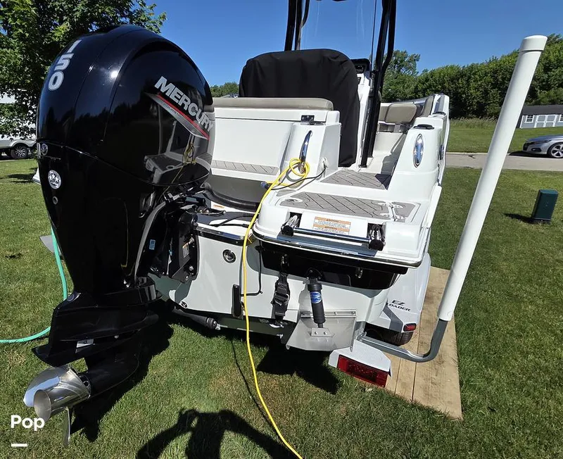 Slide: The Image of Crownline Boats Finseeker 200CC 2021 - 16507005