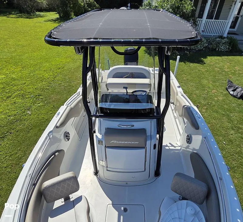 Slide: The Image of Crownline Boats Finseeker 200CC 2021 - 16507120