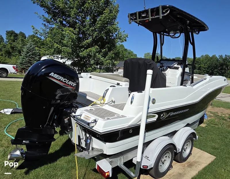 Slide: The Image of Crownline Boats Finseeker 200CC 2021 - 16506969