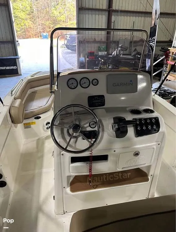 Slide: The Image of NauticStar 211 Hybrid 2019 - 16499556