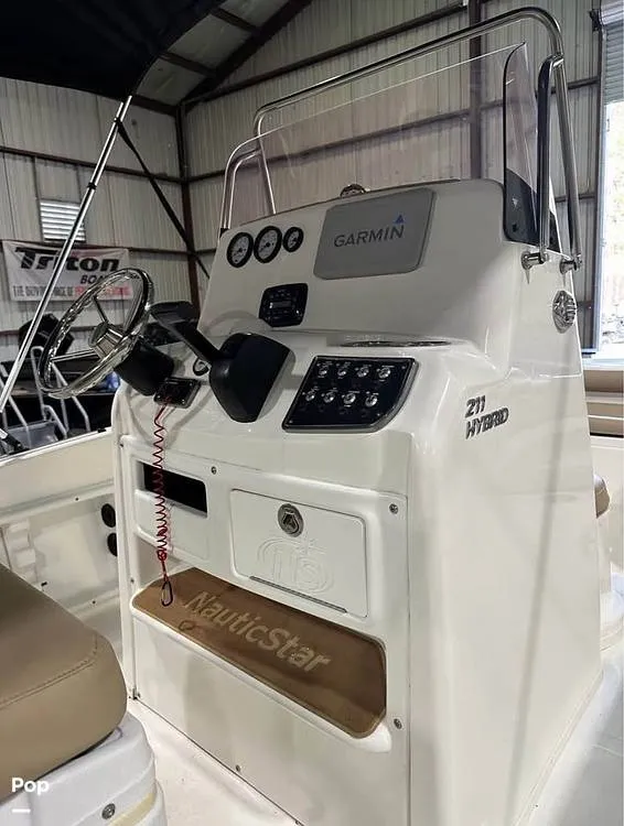 Slide: The Image of NauticStar 211 Hybrid 2019 - 16499555