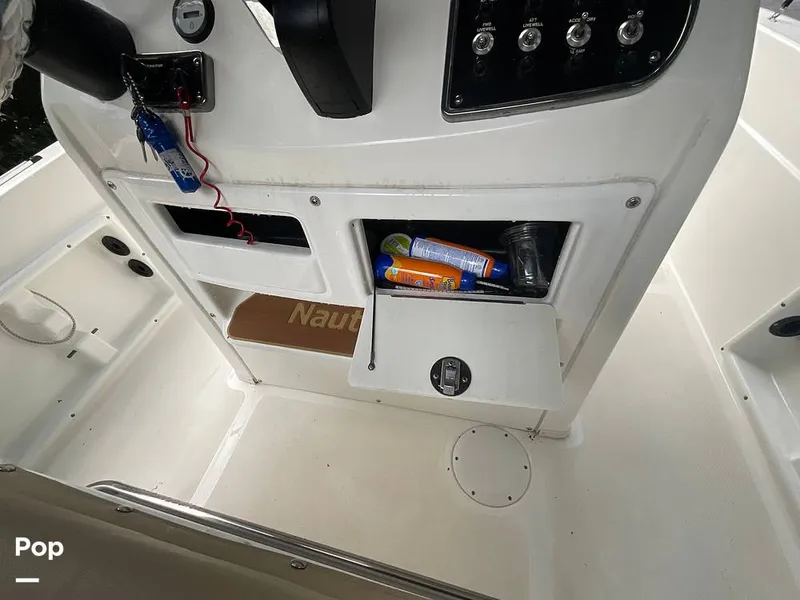 Slide: The Image of NauticStar 211 Hybrid 2019 - 16623142