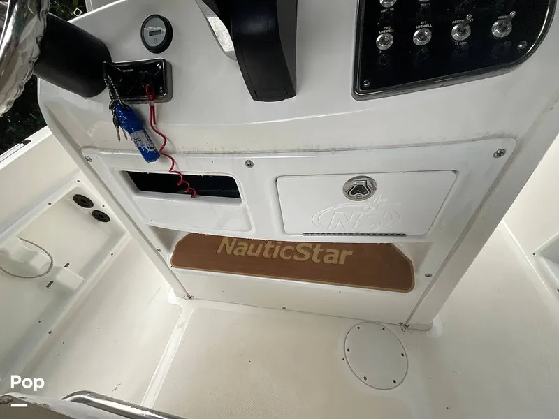 Slide: The Image of NauticStar 211 Hybrid 2019 - 16623141