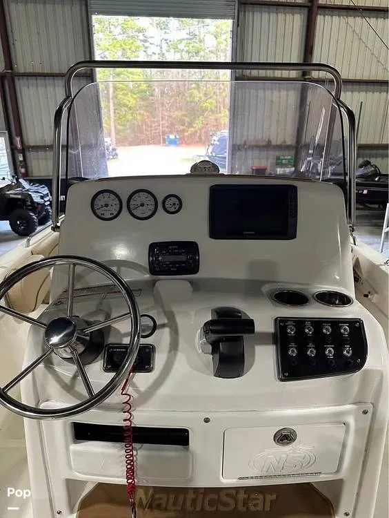 Slide: The Image of NauticStar 211 Hybrid 2019 - 16499560