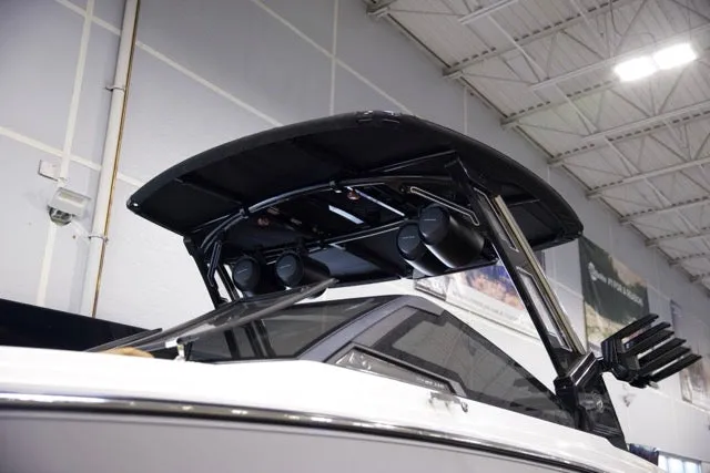 Slide: The Image of Cobalt Boats R6 SURF 2025 - 9