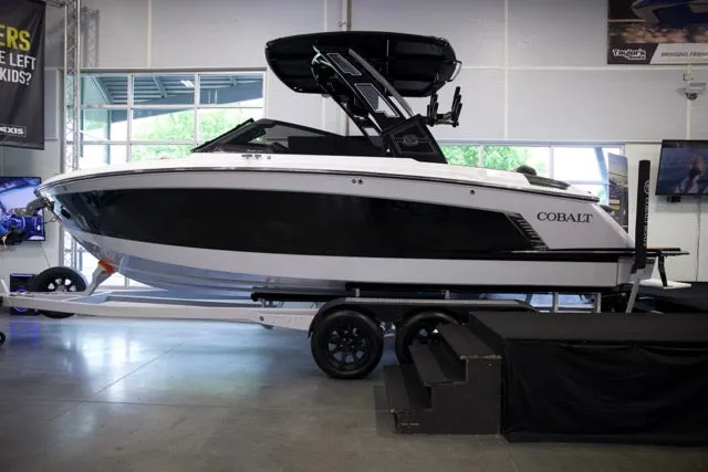 The Image of Cobalt Boats R6 SURF 2025 - 0
