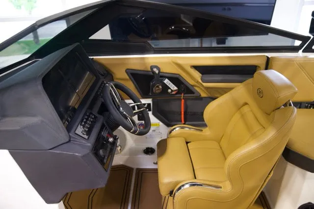 Slide: The Image of Cobalt Boats R6 SURF 2025 - 13