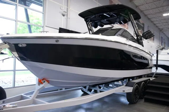 Slide: The Image of Cobalt Boats R6 SURF 2025 - 1