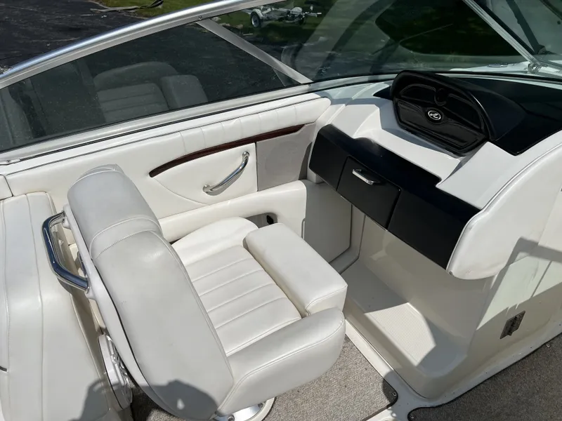 Slide: The Image of Sea Ray 270 SLX 2008 - 18