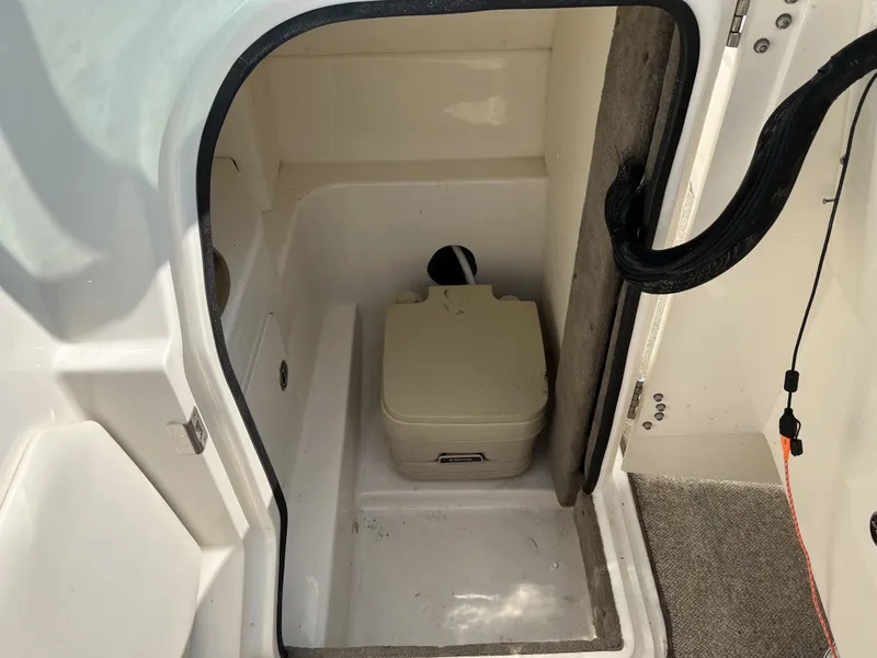 Slide: The Image of Sea Ray 270 SLX 2008 - 32